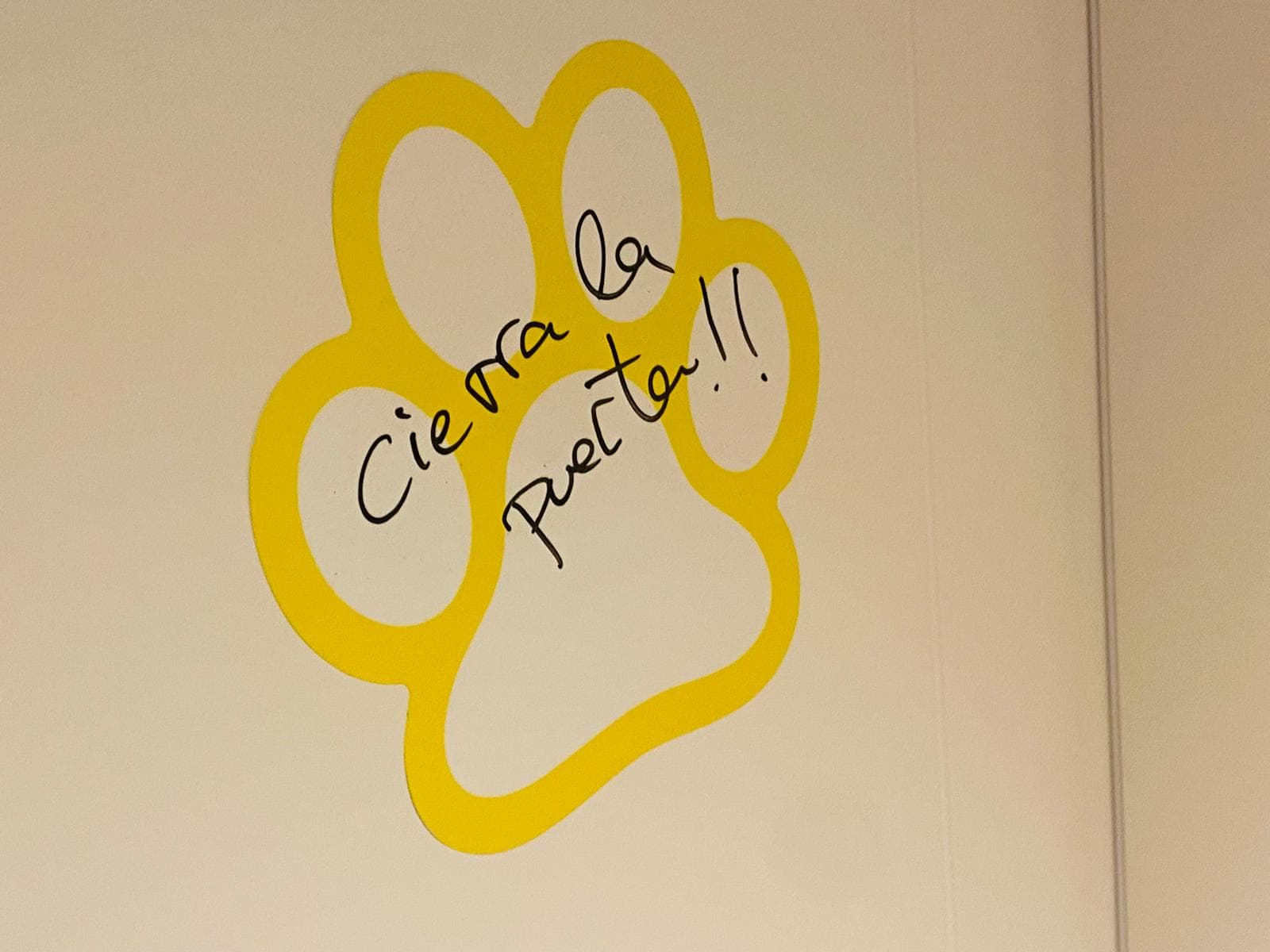 Self-adhesive And Reusable Notes Support - Image 1