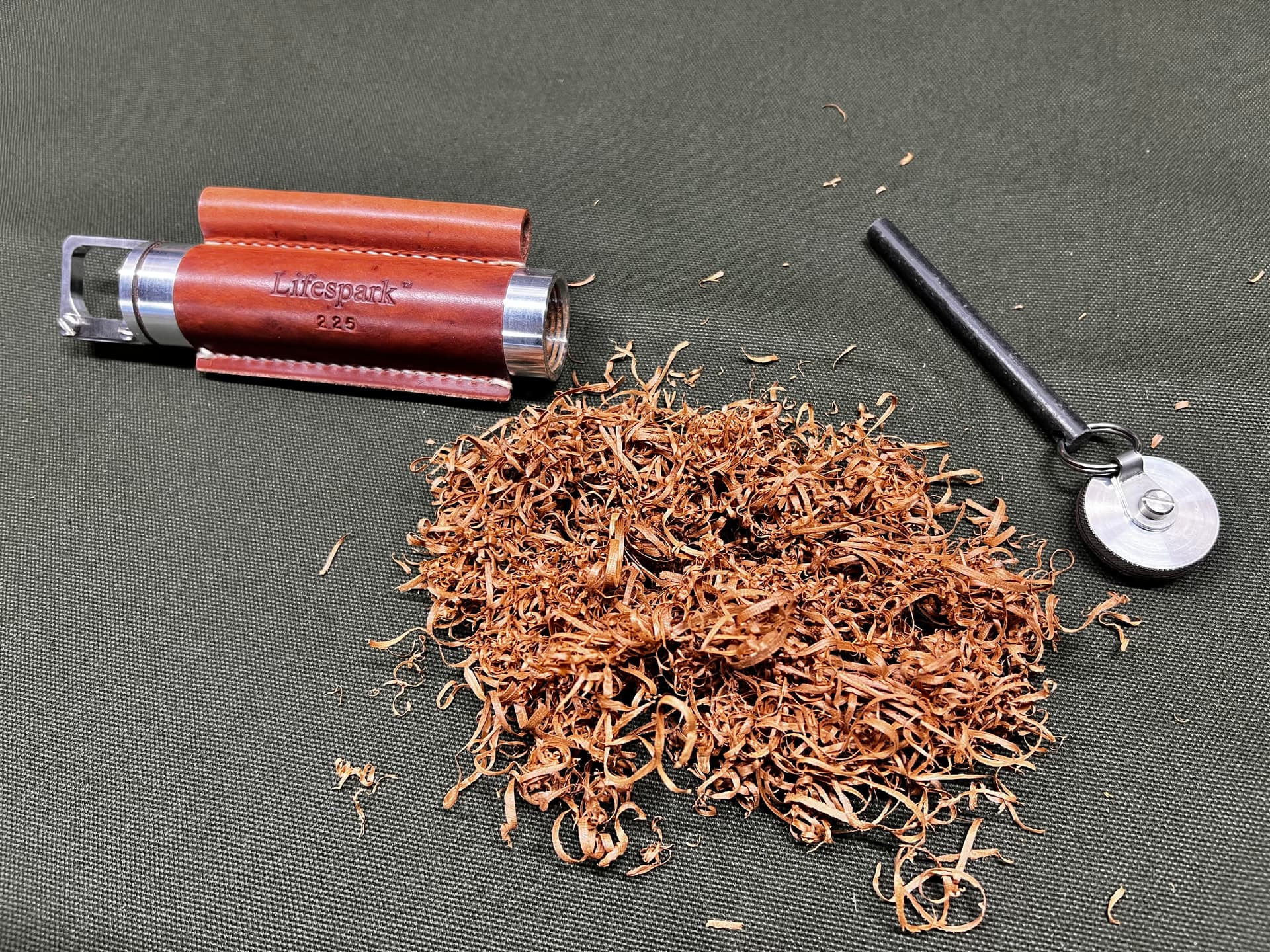 Handheld Storage Tube Having An Externally Integrated Firestarter - Image 3