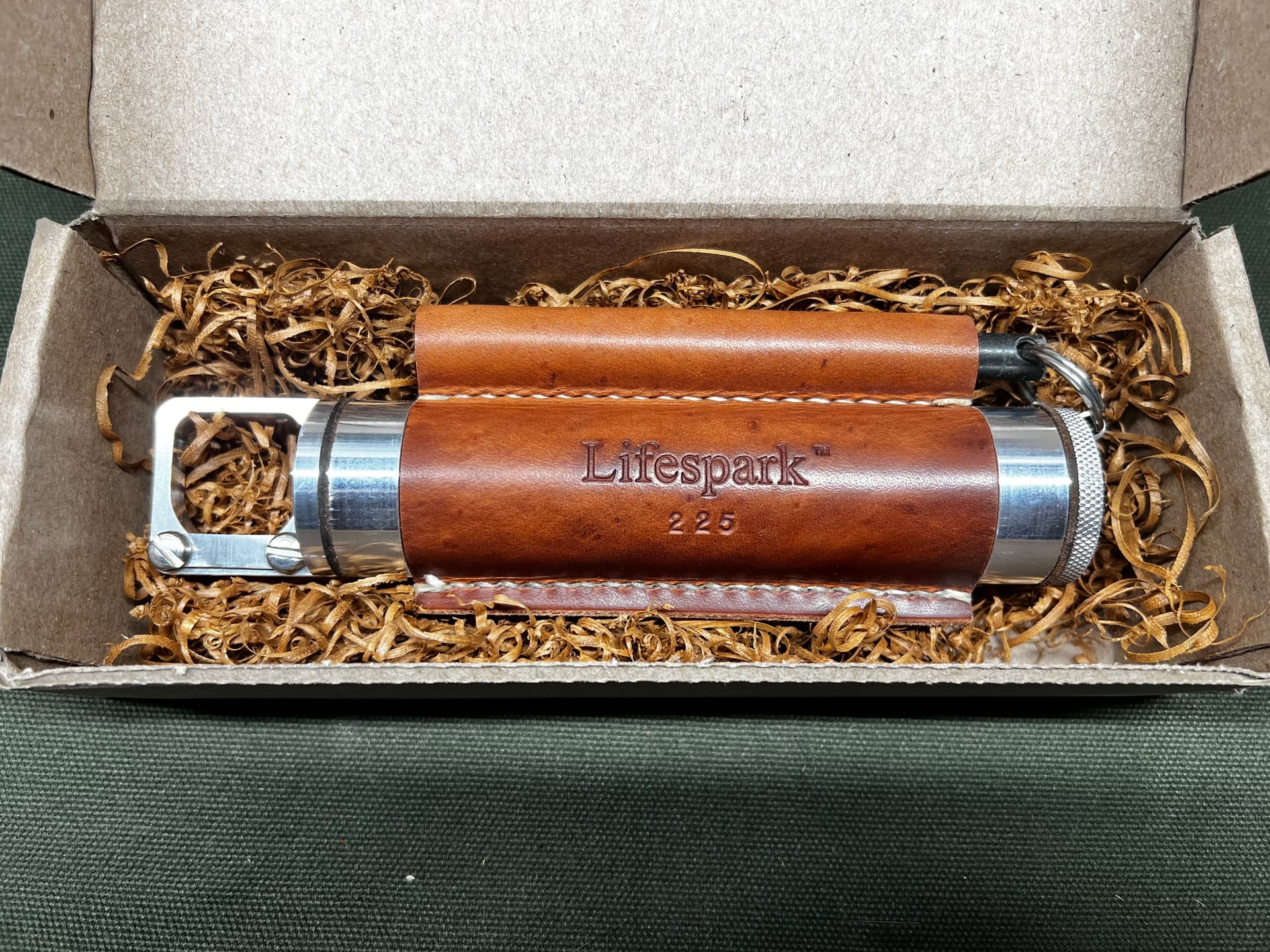 Handheld Storage Tube Having An Externally Integrated Firestarter - Image 4