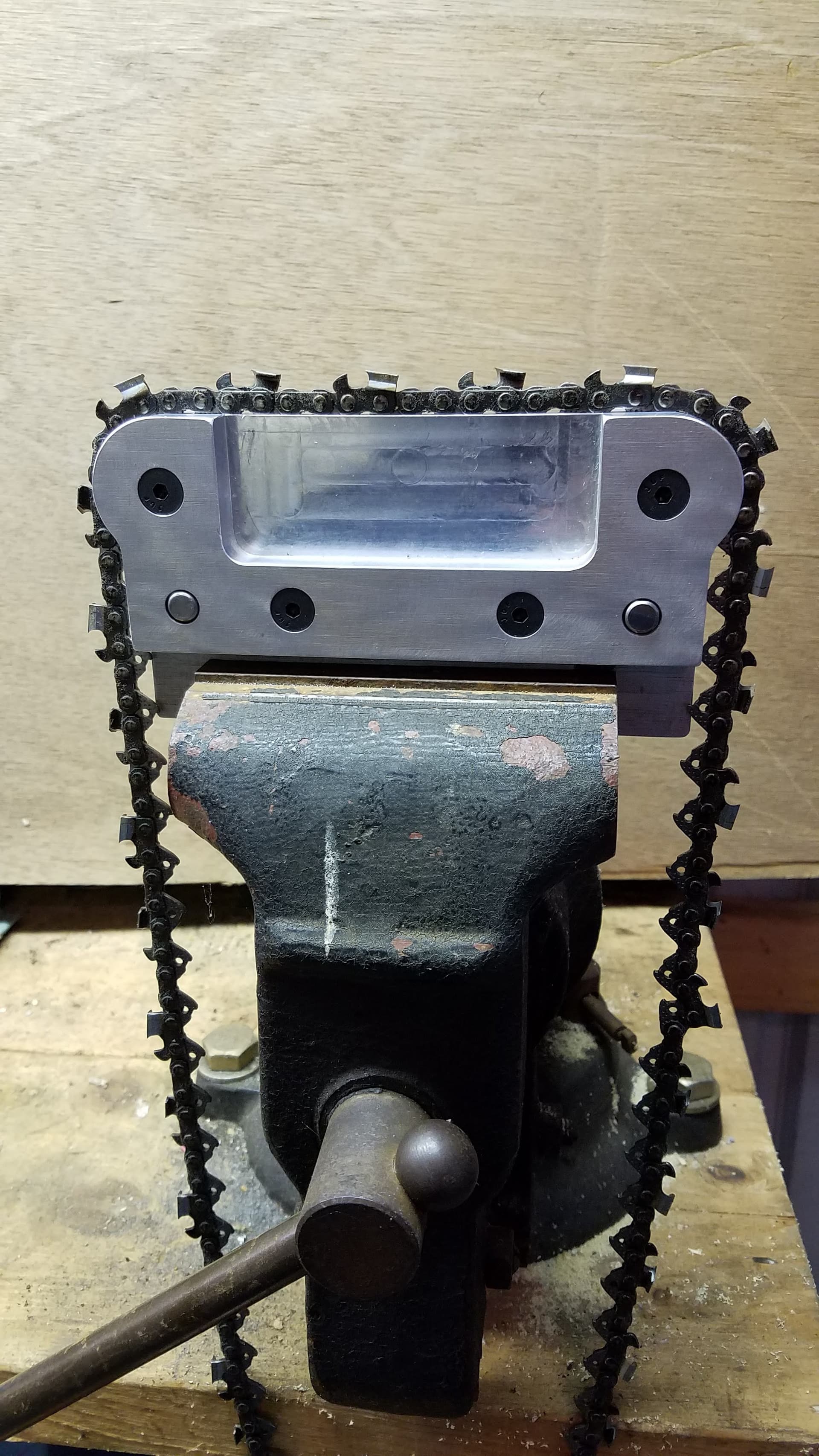 Saw Chain Holder - Image 1
