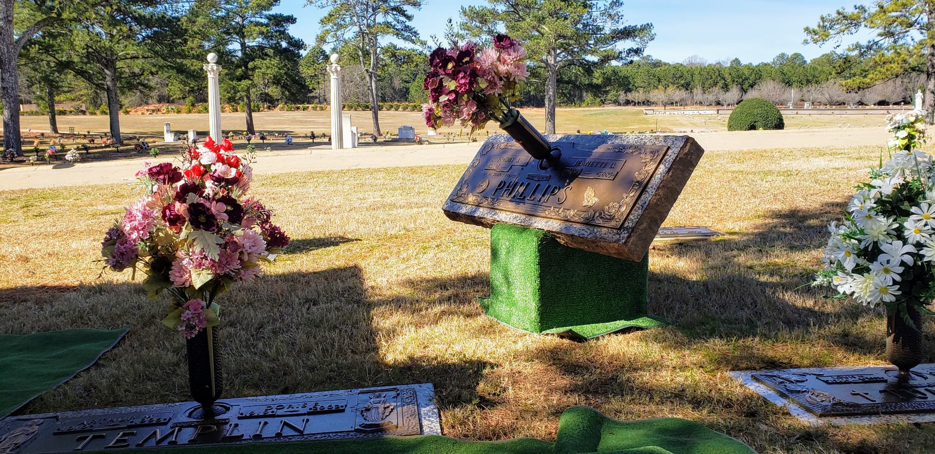 Graveside Pedestal, System And Method Of Displaying Headstones - Image 2