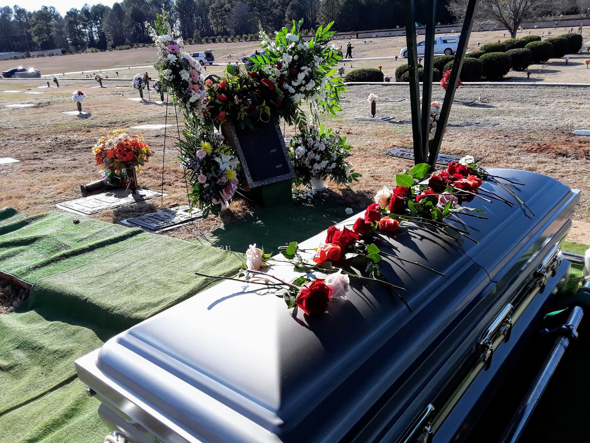 Graveside Pedestal, System And Method Of Displaying Headstones - Image 3