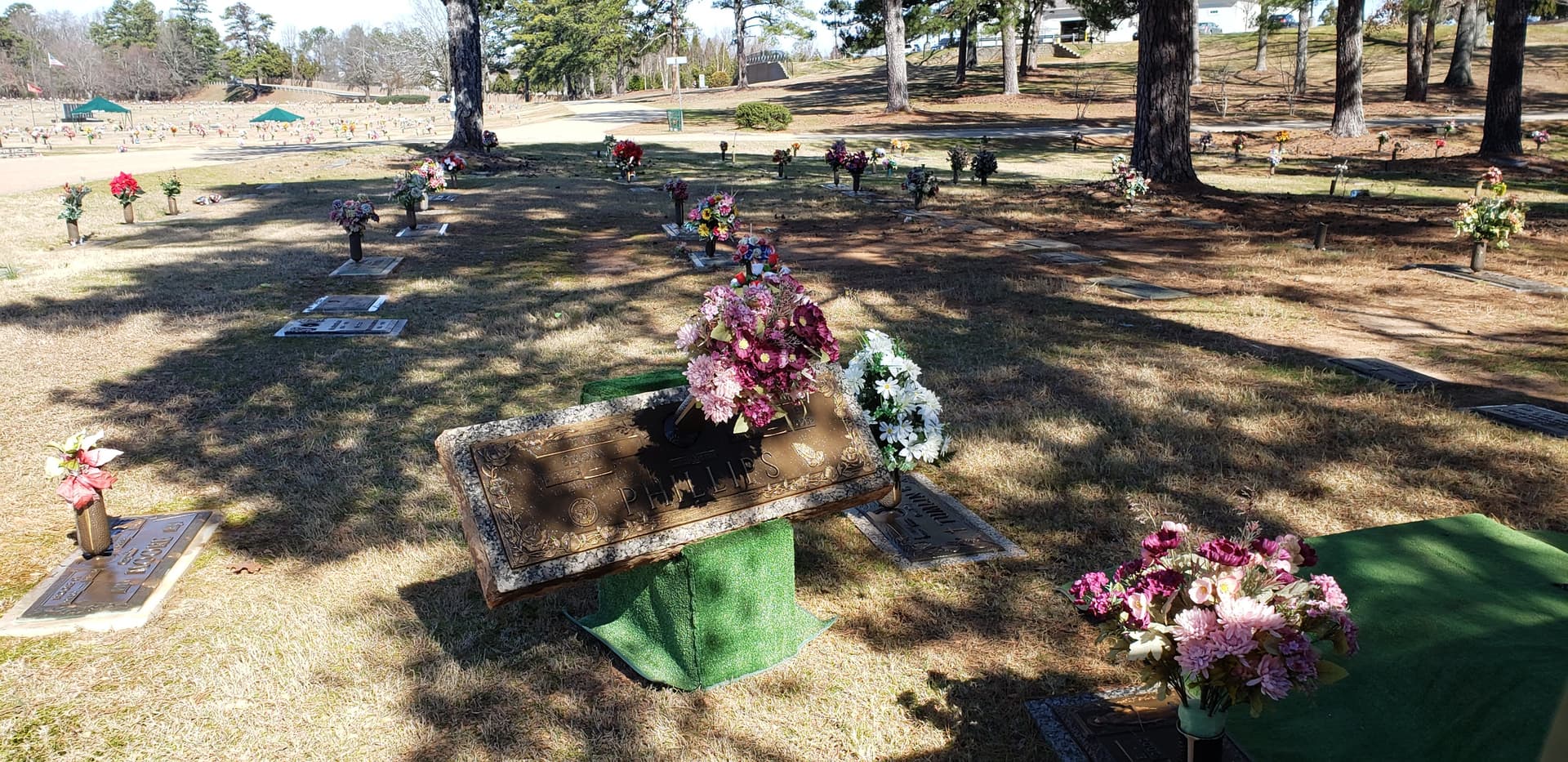 Graveside Pedestal, System And Method Of Displaying Headstones - Image 4